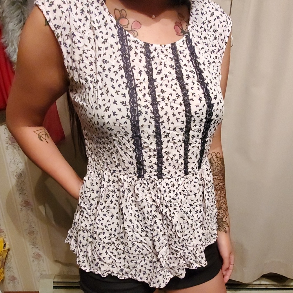 Leafy babydoll with lace
